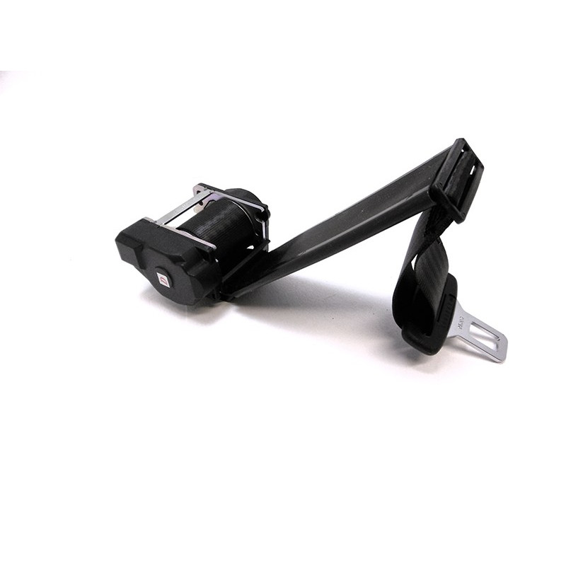 Center passenger seat belt