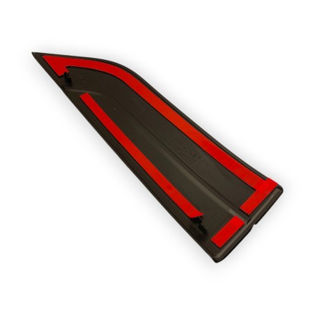 Embellecedor derecho de la parrilla