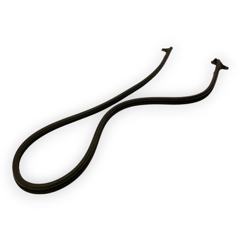 Vertical rear door seal