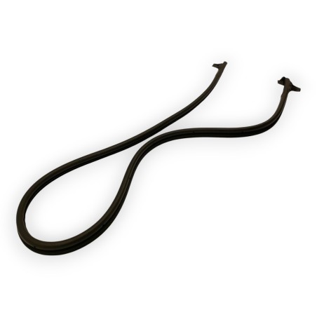 Vertical rear door seal