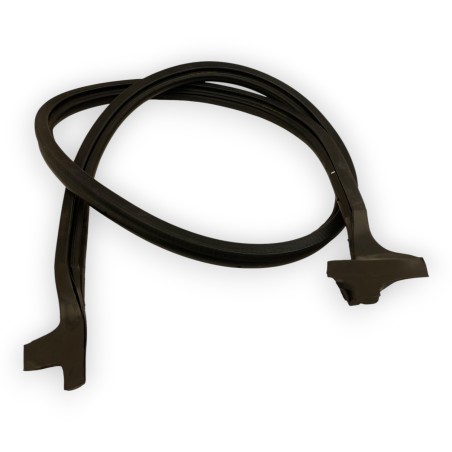 Vertical rear door seal