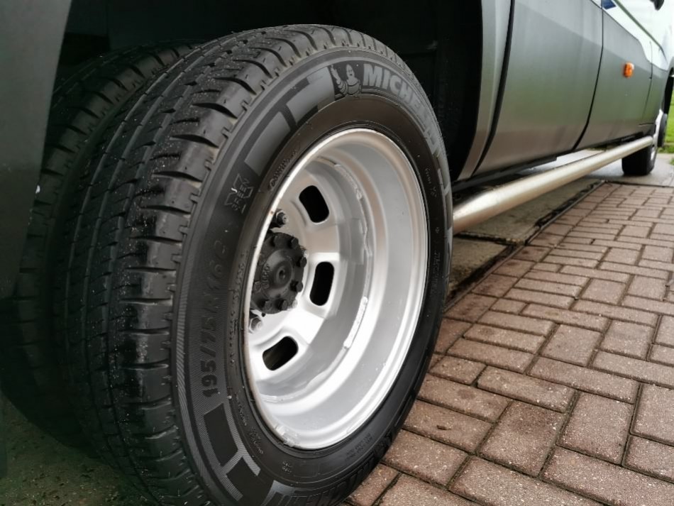 What is the recommended tyre pressure for an Iveco Daily?